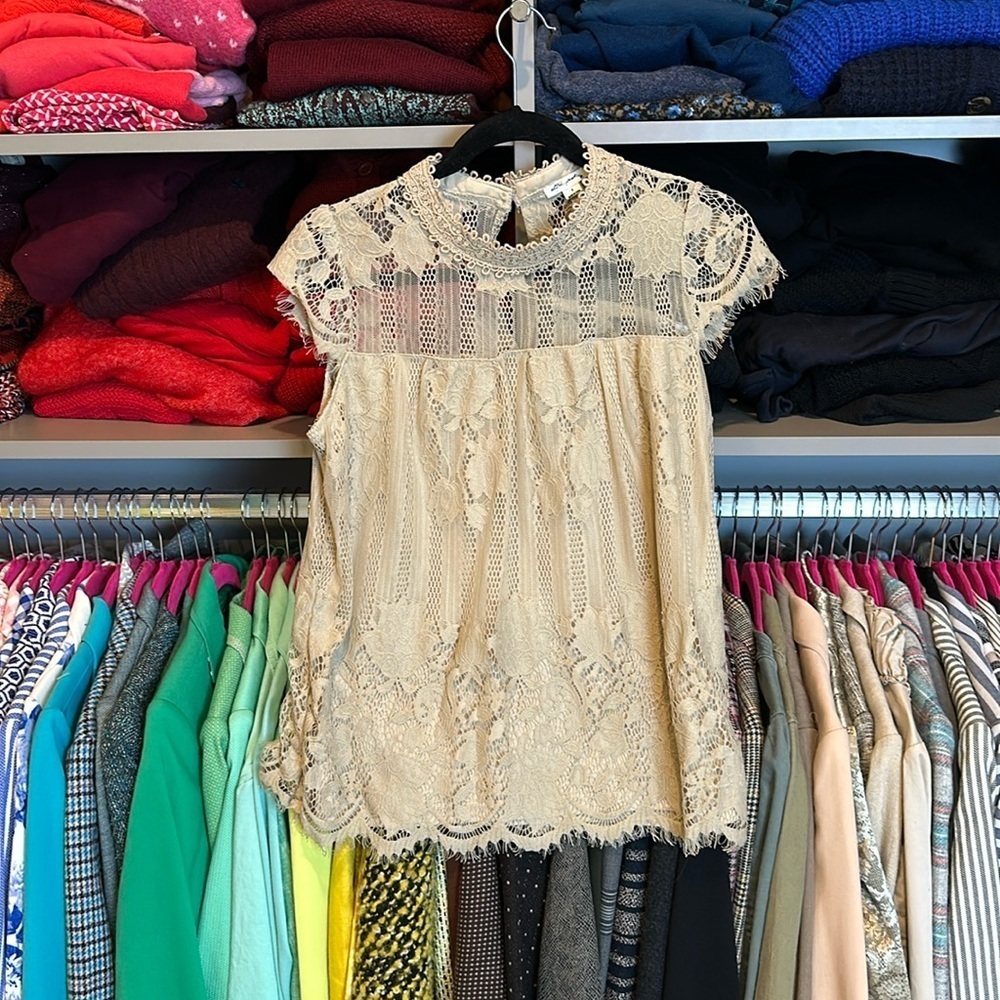 Ultra Pink tan laced blouse with cap sleeves size S